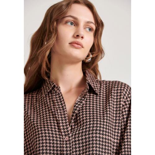 Women's Long Plaid Shirt with Relaxed Style & Classic Collar