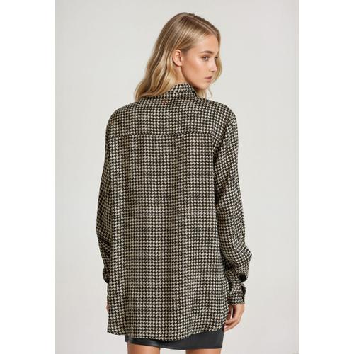 Women's Long Plaid Shirt with Relaxed Style & Classic Collar