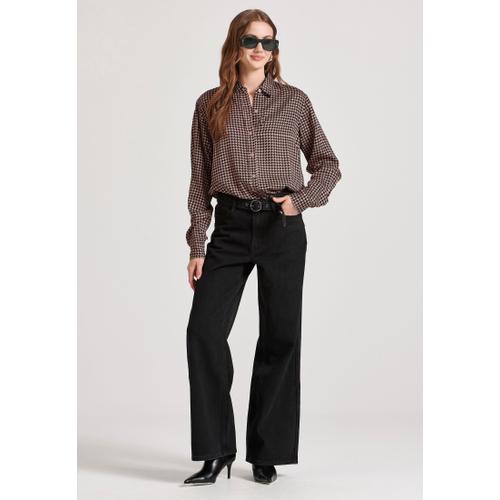 Women's Long Plaid Shirt with Relaxed Style & Classic Collar