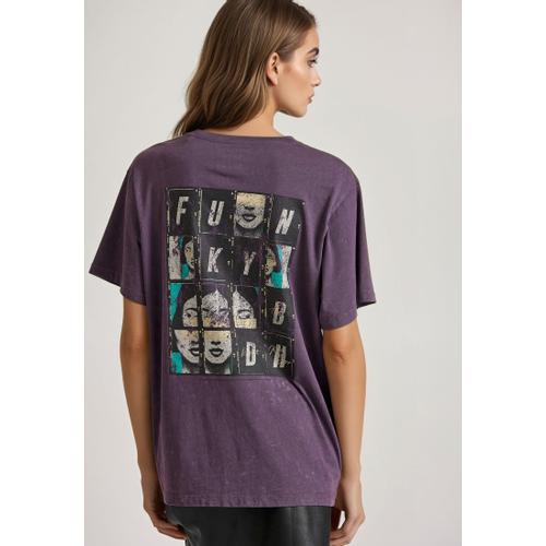 Women's Relaxed Fit Garment Dyed T-shirt with Print On The Back