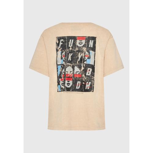 Women's Relaxed Fit Garment Dyed T-shirt with Print On The Back