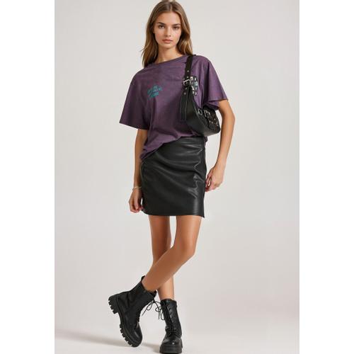 Women's Relaxed Fit Garment Dyed T-shirt with Print On The Back