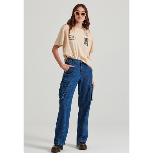 Women's Relaxed Fit Garment Dyed T-shirt with Print On The Back