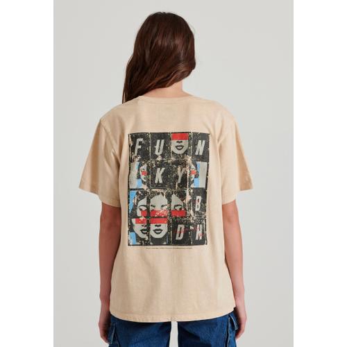 Women's Relaxed Fit Garment Dyed T-shirt with Print On The Back