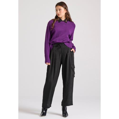 Women's Viscose Pullover with Ribbed Hem and V-Neckline