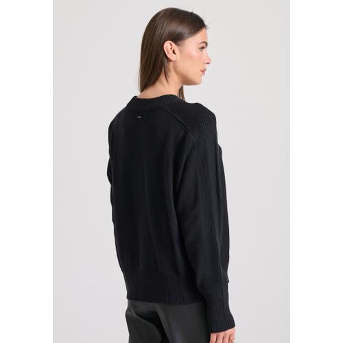 Women's Viscose Pullover with Ribbed Hem and V-Neckline