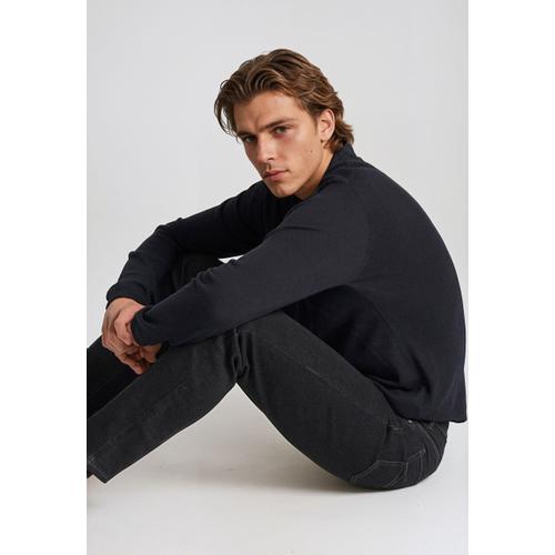 Men’s Straight Fit Jeans, 5 Pockets, Mid-Rise, Zip & Button Fly Closure