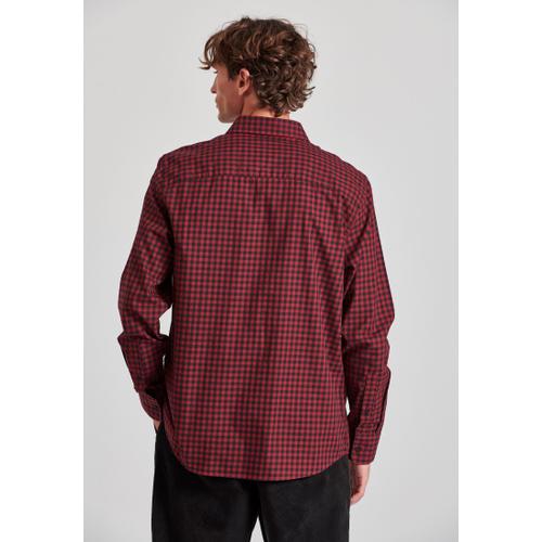 Men's Plaid Shirt with Chest Pocket and Button-Down Collar