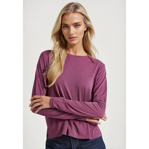 Women's Crew Neck Long Sleeve T-Shirt with Branded Label