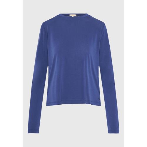 Women's Crew Neck Long Sleeve T-Shirt with Branded Label