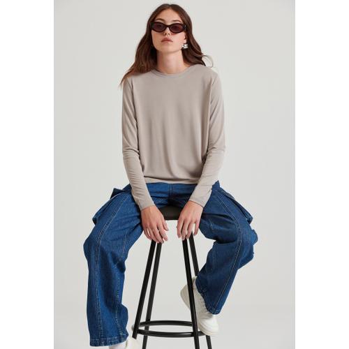 Women's Crew Neck Long Sleeve T-Shirt with Branded Label