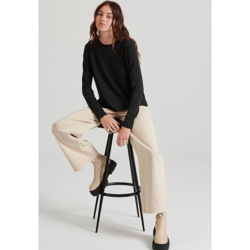 Women's Crew Neck Long Sleeve T-Shirt with Branded Label