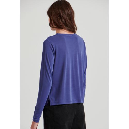 Women's Crew Neck Long Sleeve T-Shirt with Branded Label