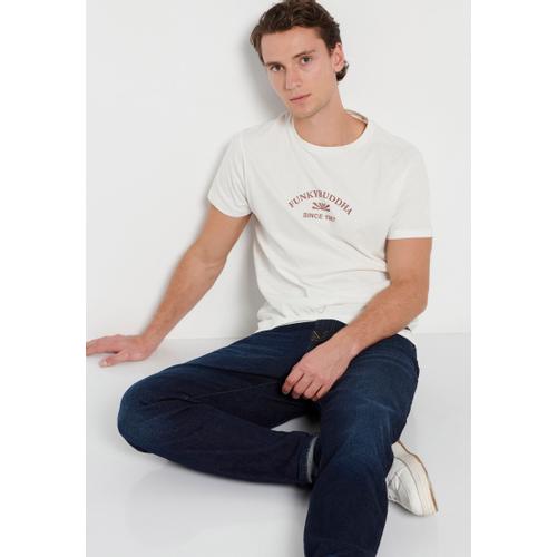 Men's T-shirt with Print on the Chest, Round Neck and Short Sleeves