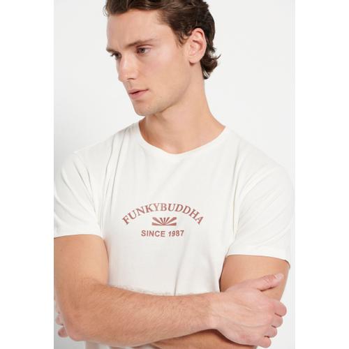 Men's T-shirt with Print on the Chest, Round Neck and Short Sleeves