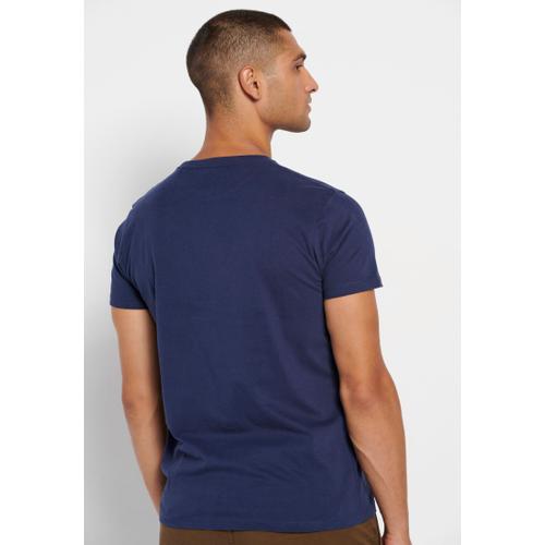 Men's T-shirt with Print on the Chest, Round Neck and Short Sleeves