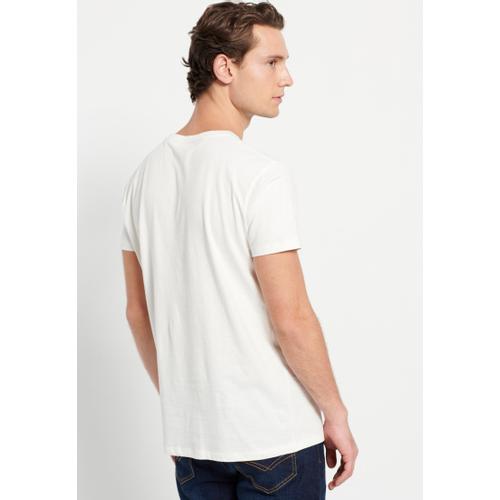 Men's T-shirt with Print on the Chest, Round Neck and Short Sleeves