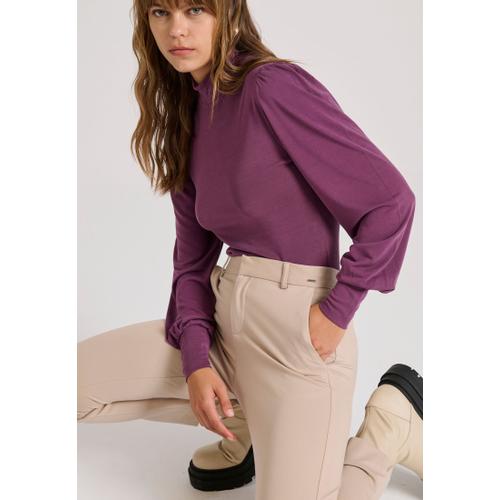 Women's Tailored Pants with High-Rise Waist and Cropped Design