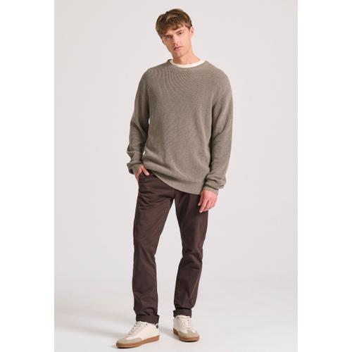 Men's Loose Fit Casual Sweater with Logo Badge, Rib Knit Finishes & Plain Pattern