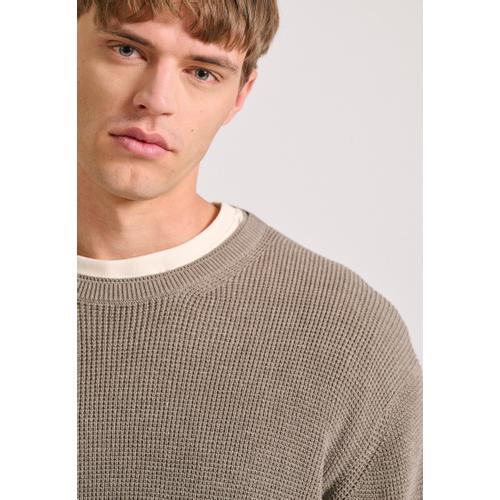 Men's Loose Fit Casual Sweater with Logo Badge, Rib Knit Finishes & Plain Pattern