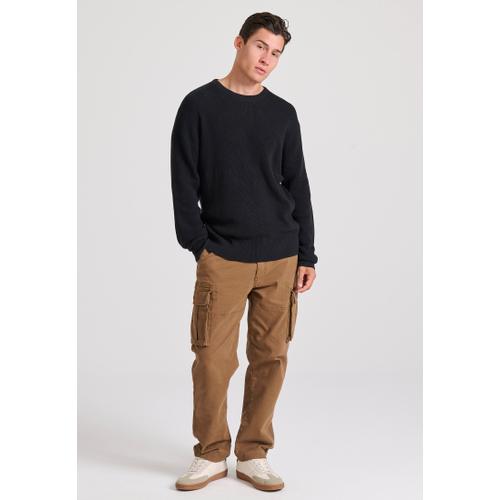 Men's Loose Fit Casual Sweater with Logo Badge, Rib Knit Finishes & Plain Pattern