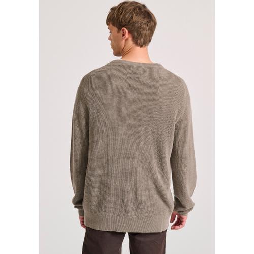 Men's Loose Fit Casual Sweater with Logo Badge, Rib Knit Finishes & Plain Pattern