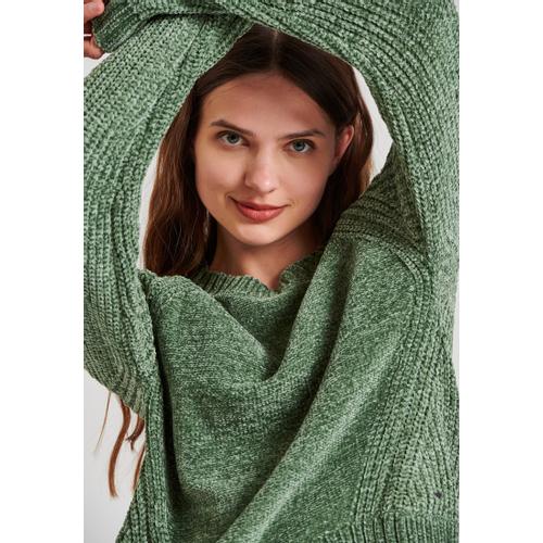 Women's Crew Neck Chenille Pullover with Logo Badge Above the Hem