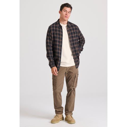 Men’s Flannel Plaid Shirt with Chest Pocket, Regular Fit & Classic Collar